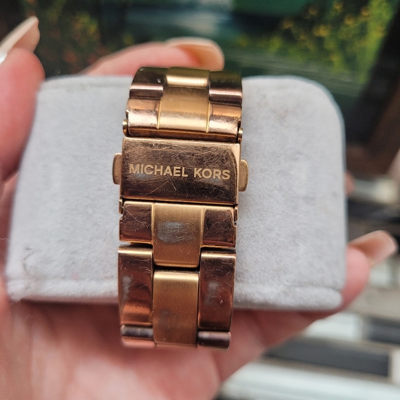 ROSE GOLD MICHAEL KORS WATCH - Picture 2 of 8